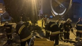 У Вінниці тривають пошукові роботи та розбір завалів на місці ракетного обстрілу