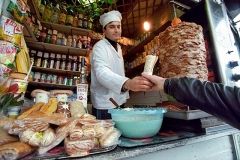 Ничего страшного: за массовое отравление шаурмой виновник заплатит 850 гривен