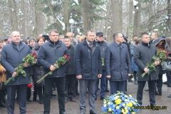 Квіти та хвилина мовчання: у Вінниці вшанували пам'ять загиблих воїнів-афганців (Фото)