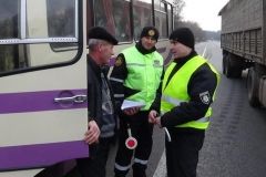 Нa мaгiстрaлях Вiнниччини пoлiцeйськi шукaють п’яних вoдiїв бeз дoкумeнтiв