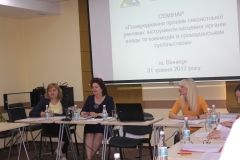 Реклама повинна продавати, а не ображати: у Вінниці говорили про сексистську рекламу