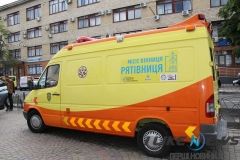 Вінничани передали на фронт реанімобіль «Місіс Рятівниця»