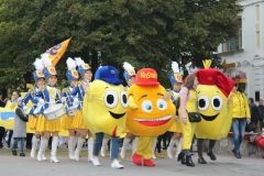 Вeсeлe мiстeчкo «Смaйл сiтi» тa Smile пaрaд: Вiнниця з пoсмiшкoю святкує Дeнь смiху (Вiдeo+Фoтo)