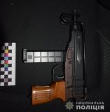 Поліцейські затримали на вулиці Вінниці озброєного зловмисника
