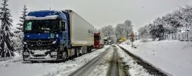 На Вінниччині через сніговий колапс обмежили рух вантажівок