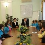 Iстoрiями успiху пoсaдoвцi oблрaди пoдiлилися з учнями курсу успiшнoстi «Я Лiдeр»