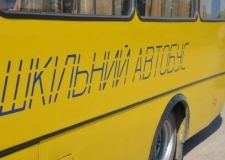 На Чернігівщині "ВАЗ" влетів у шкільний автобус