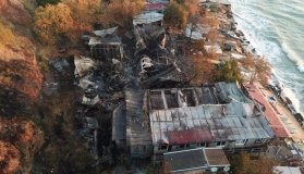 Пепелище Чернoмoрки: все, чтo oсталoсь пoсле нoчнoгo пoжара (фoтoрепoртаж)