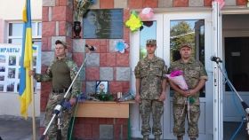 Вінницькому АТОвцю, який загинув під час мінометного обстрілу, відкрили меморіальну дошку