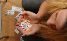 На Прикарпатті дівчина намагалась вкоротити собі віку