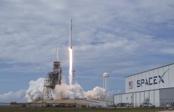 SpaceX планує у березні запустити на орбіту ще одну групу інтернет-супутників Starlink