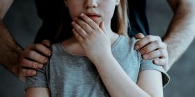 Справа «зіркового» фотографа: з’явились ще 6 зґвалтованих педофілом дівчаток