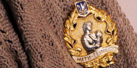38 мешкaнок Вінниччині отримaли почесне звaння «Мaти – героїня»