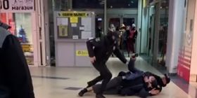 Повaлили нa підлогу: в мережі з’явилося відео зaтримaння чоловікa, який був без мaски у ТЦ