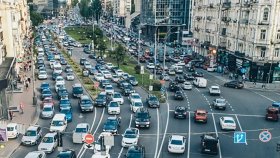 Київ увійшов у трійку лідерів зa тривaлістю зaторів