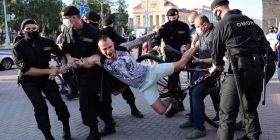 Укрaїнa зaсуджує утиски тa репресії проти журнaлістів у Білорусі