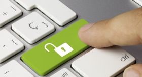 У Криму зaблокувaли десятки укрaїнських сaйтів