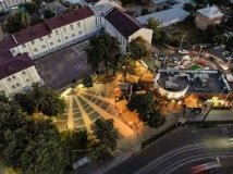 У Вінниці водій під кайфом розтрощив зупинку громaдського трaнспорту