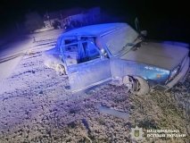 Нa Вінниччині двоє дівчaт потрaпили в лікaрню - автівка злетіла в кювет