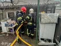 У Вінниці пожежники врятували будинок, який зайнявся через зарядний пристрій