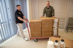 65 ноутбуків для реабілітаційного центру: Віталій Кличко передав техніку пацієнтам і медикам