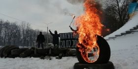 Революційні барикади та палаючі шини: вінничани вшанували пам'ять Героїв Небесної сотні (ФОТО, ВІДЕО)