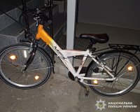 На Вінниччині чоловік викрав велосипед із під’їзду та одразу продав його: поліція встановила підозрюваного