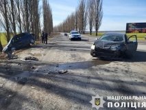 На Вінниччині зіткнулися два автомобілі: обох водіїв госпіталізували