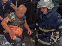 У Літині рятувальники витягли чоловіка з 8-метрової криниці