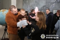 Подорож до зірок і світла: вінницькі поліцейські психологи допомагають пораненим захисникам відновити емоційний стан
