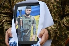 На Тростянеччині провели в останню путь 29-річного нацгвардійця, який понад рік вважався зниклим безвісти