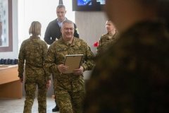 Кличко вручив відзнаки нацгвардійцям та наголосив на підтримці військових Києвом