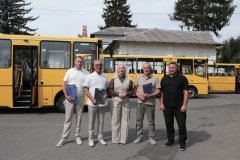 Три інклюзивні шкільні автобуси передали громадам Тульчинщини