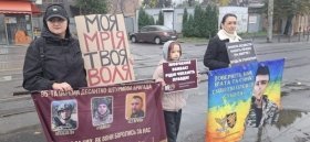 У Вінниці рідні полонених і зниклих безвісти захисників вийшли на акцію «Дзвіночки надії»