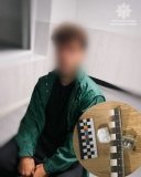 На Хмільниччині у чоловіка виявили пакетик із ймовірно наркотичною речовиною