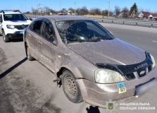 Поліцейські Вінниччини затримали нетверезого водія, який наїхав на працівника дорожньої служби  Опубліковано 12 березня 2026 року о 15:47 ДТП сталася 11 березня близько 11:30 на об’їзній дорозі м. Калинівка Хмільницького району. Слідчі розслідують криміна