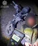 П’яний і без прав: у Хмільницькому районі зупинили порушника на мотоциклі
