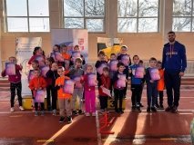  Маленькі спортсмени з великим серцем: юні легкоатлети підтримали олімпійців України