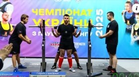 З 24 по 27 жовтня у Коломиї проходив Чемпіонат України серед юних пауерліфтерів. 📌Владислав Ротар з Піщанської ДЮСШ Тульчинського району став чемпіоном України у категорії до 83 кг (12–13 років). Також успіхи показали: 🥈 Іван Гринишин – срібло до 4