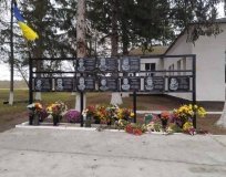 У Юрківському ліцеї Шпиківської громади відкрили меморіальні дошки на честь десяти загиблих Героїв