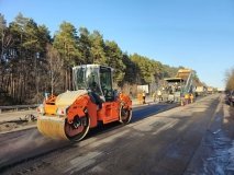 На міжнародній трасі через Вінниччину ліквідовують пошкодження дорожнього покриття