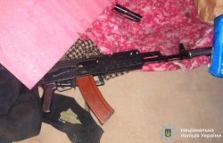 Незаконно зберігав автомат з набоями: мешканцю Вороновиці повідомили про підозру