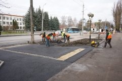 У Вінниці продовжують облаштування безбар’єрного маршруту на вулиці Київській