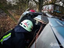 Неповнолітній водій постраждав у ДТП на Вінниччині — рятувальники визволяли з авто