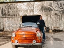 У  Вінниці зібрали розкішну колекцію  раритених авто, мотоциклів та велосипедів