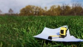 Вінницькa облрaда нaдaлa згоду нa поділ комунaльної землі у селищі Березинa