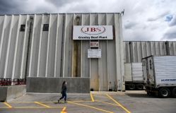 Російських хакерів звинуватили в кібератаці на найбільшого в світі виробника м'яса JBS