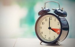 Сезонне переведення годинників в Україні відмінять: у Раді підтримали законопроєкт  Верховна Рада України 277 голосами підтримала законопроєкт, який відміняє обов’язковий сезонний перехід часу