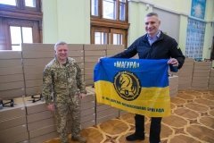 Віталій Кличко передав захисникам від громади Києва чергову партію допомоги.