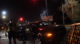 У Кривому Розі 18 річний син кандидата на посаду міського голови від партії «Слуга народу» збив хлопчика. Водій, який рухався на червоне світло збив 11-річного хлопчика на пішохідному переході та облаяв перехожих, - пише Цензор.НЕТ.